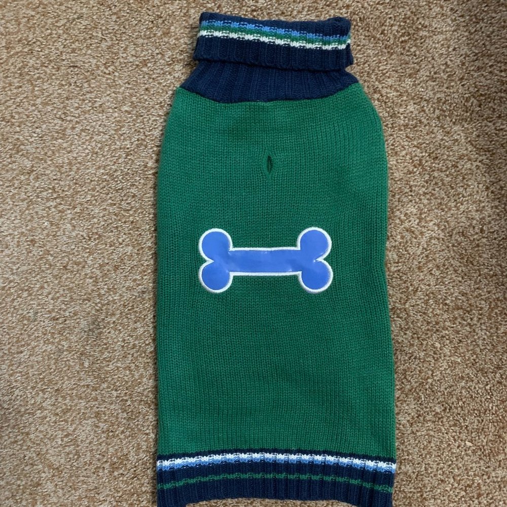 Dog green sweater L